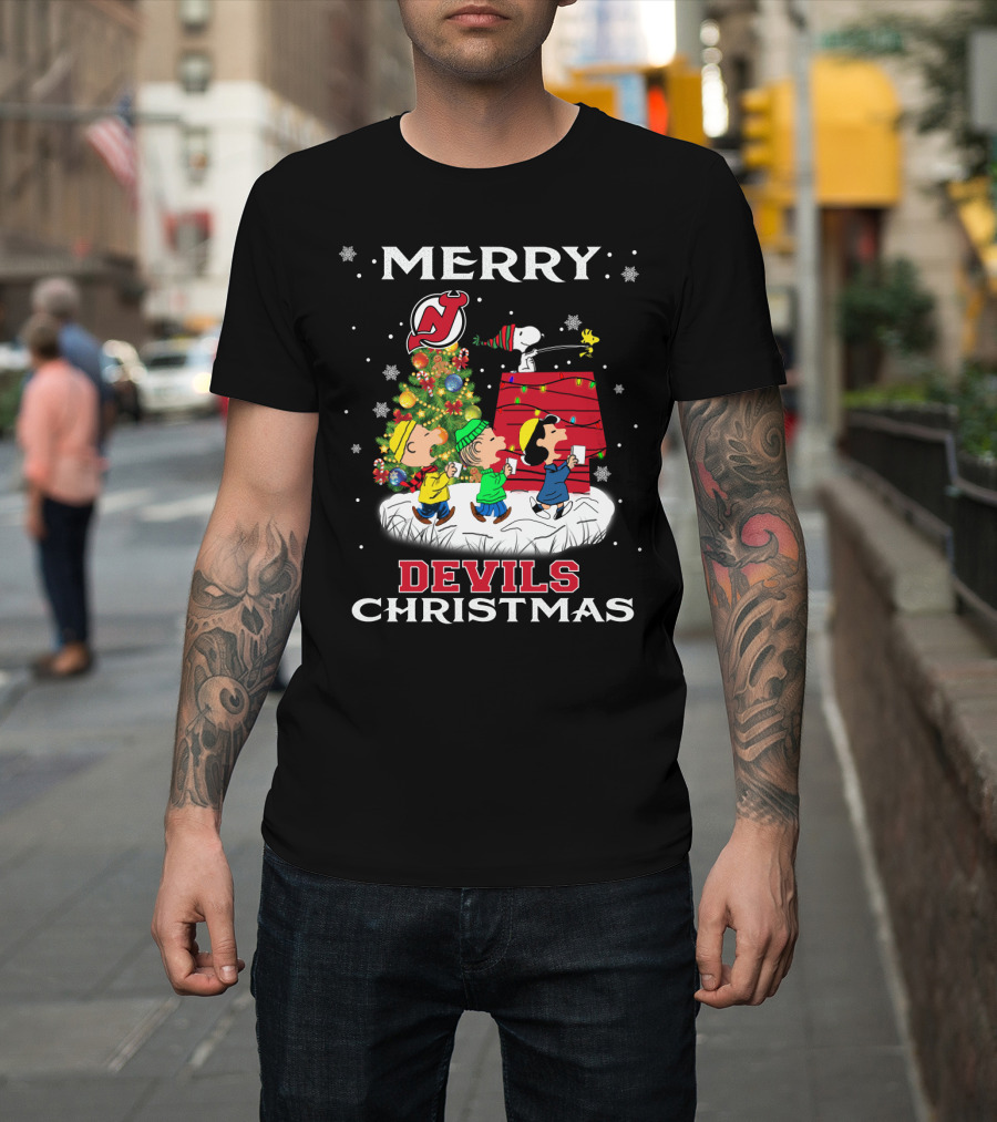 Merry New Jersey Devils Christmas With Snoopy And Friends T-Shirt