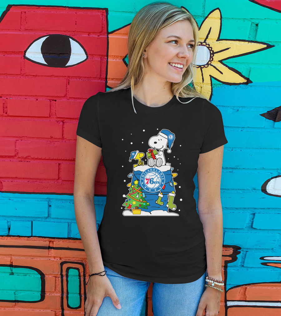 Philadelphia 76ers Snoopy Presents Christmas Scene T-Shirt