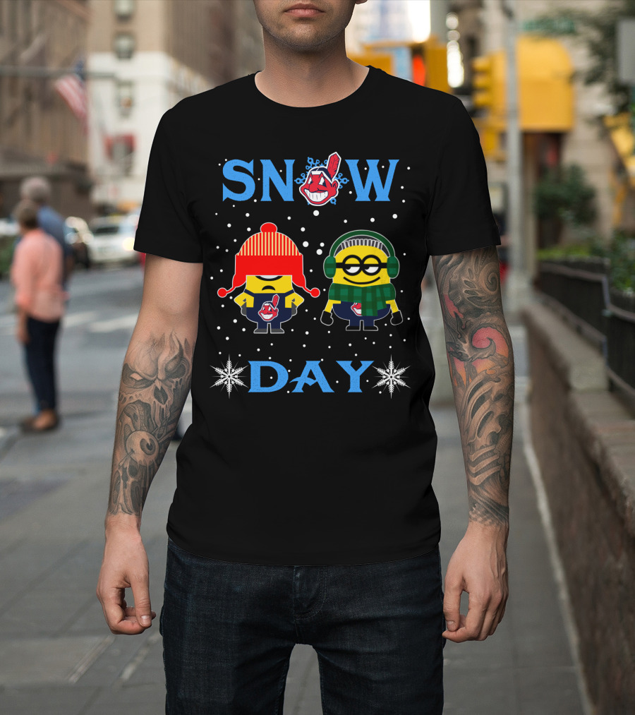 Snow Day Cleveland Indians Vs Minion Winter Fun T-Shirt