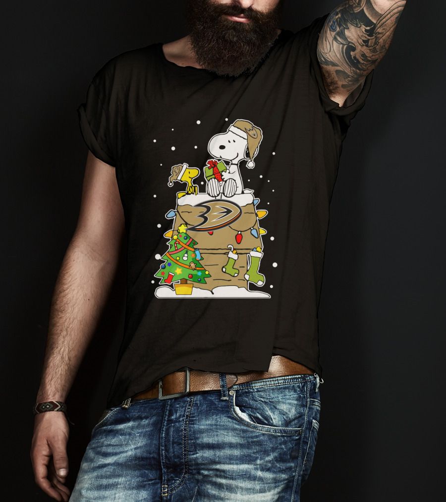 Snoopy And Woodstock Anaheim Ducks Christmas Celebration T-Shirt