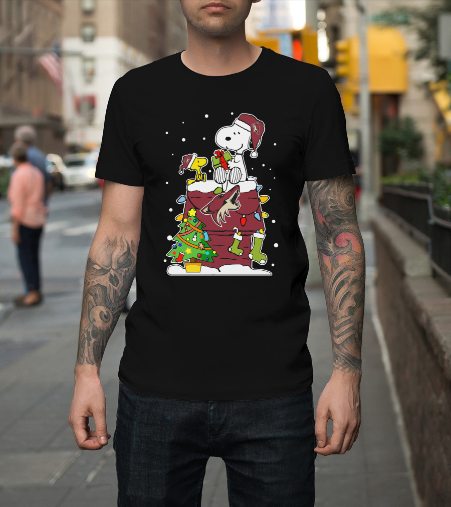Arizona Coyotes Christmas Snoopy And Woodstock With Presents And Tree T-Shirt
