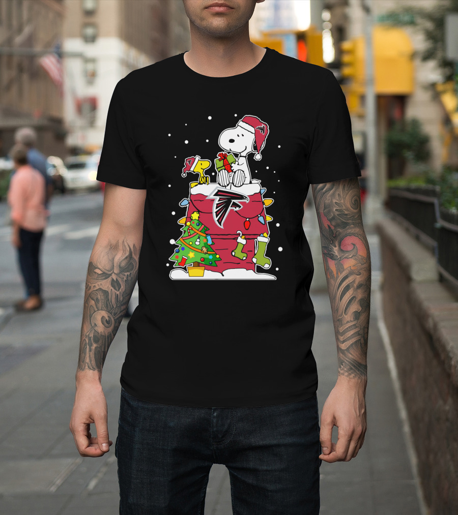 Atlanta Falcons Christmas Snoopy And Woodstock Holiday Scene T-Shirt