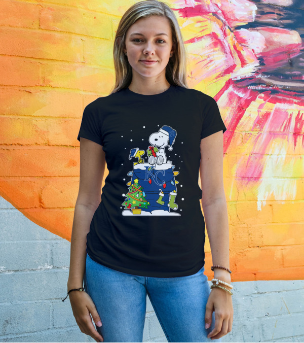 Kansas City Royals Snoopy Winter Christmas Gift Scene T-Shirt