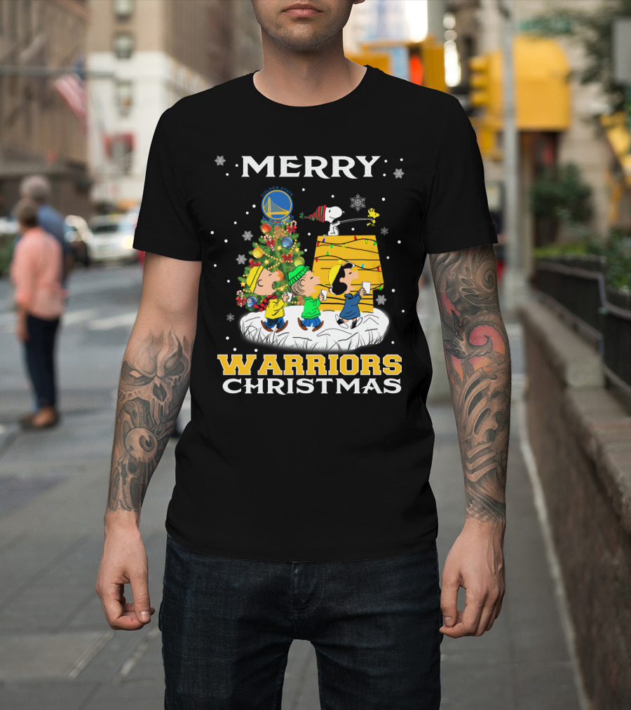 Merry Golden State Warriors Christmas Snoopy Charlie Brown Tree T-Shirt