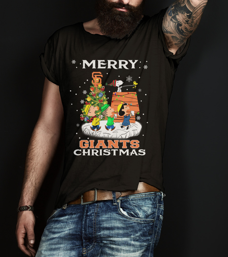 Merry San Francisco Giants Christmas Snoopy Peanuts Festive Scene T-Shirt