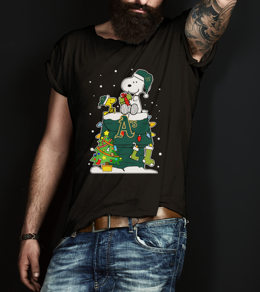 Snoopy Christmas Oakland Athletics Festive Scene With Woodstock And Gifts T-Shirt