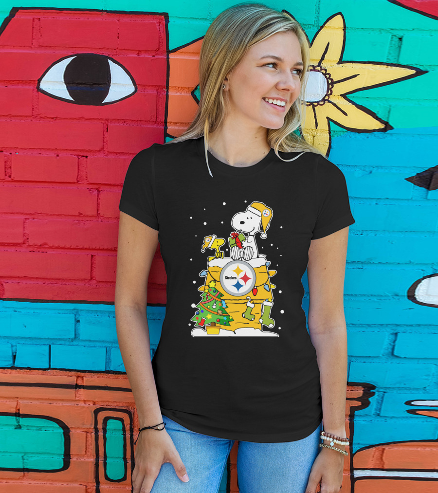 Pittsburgh Steelers Christmas Snoopy And Woodstock House With Holiday Decorations T-Shirt