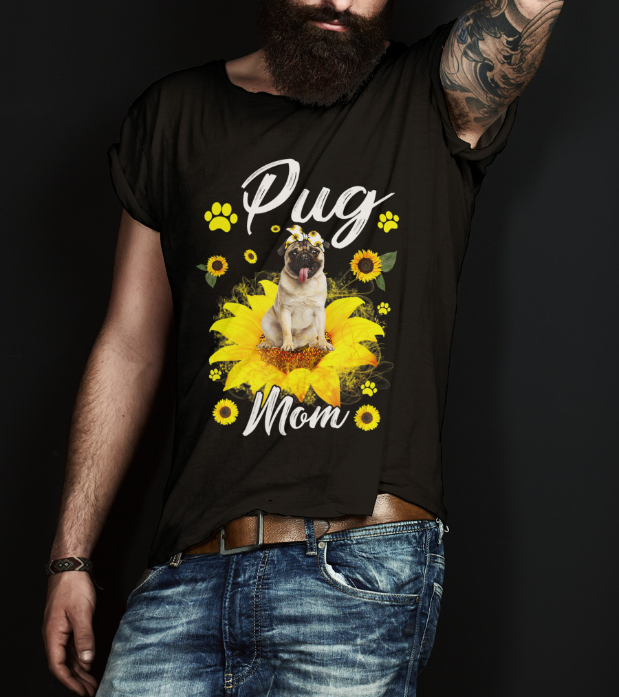 Pug Mom Sunflower Dog Paw Graphics T-Shirt