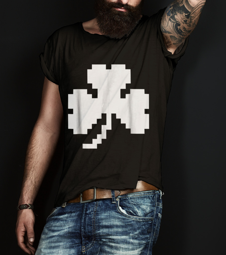 Clover Pixel Irish Shamrock Retro Gaming T-Shirt