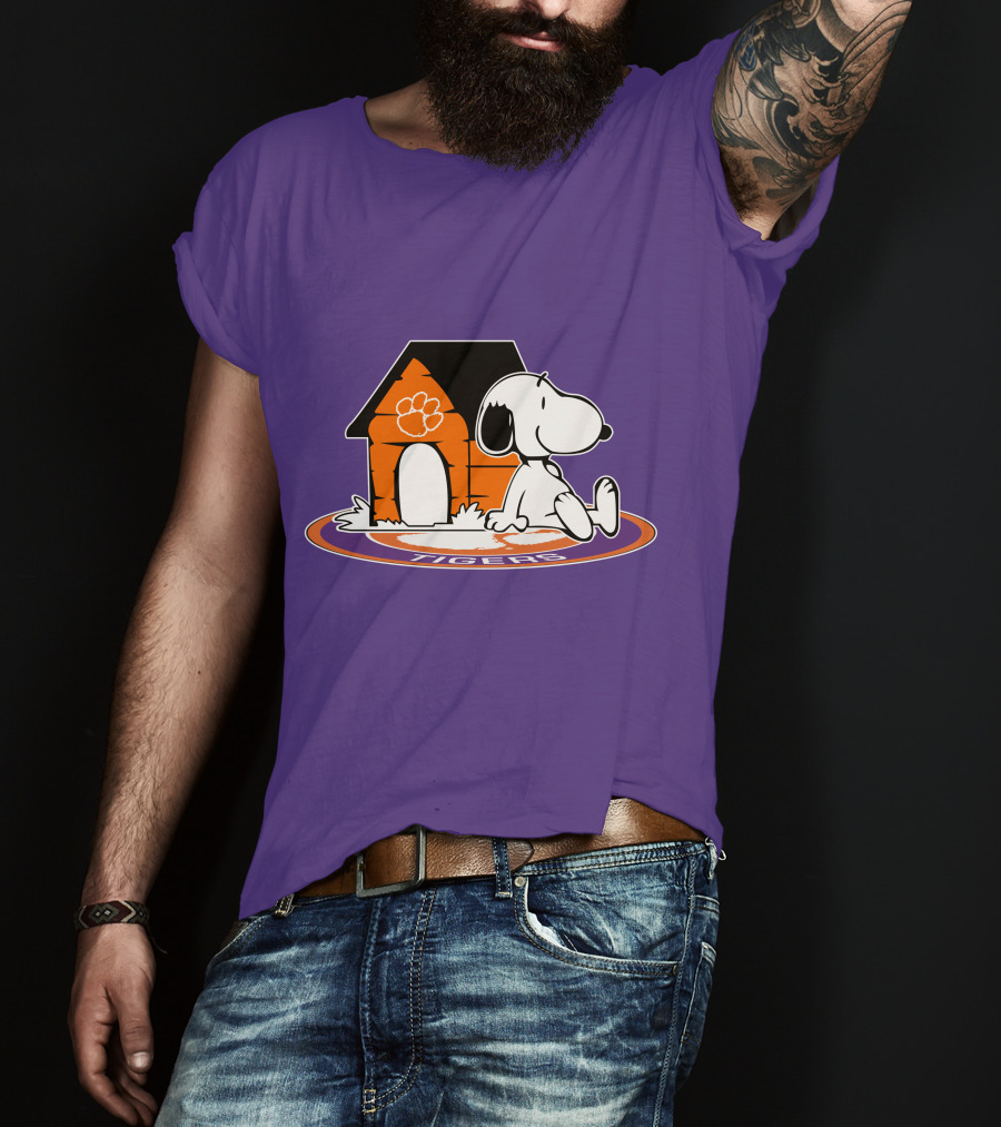 Clemson Tigers Football Forever Snoopy Doghouse Fan T-Shirt