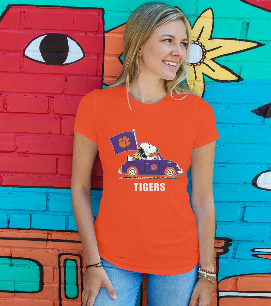 Clemson Tigers Snoopy Driving With Woodstock In Purple Car T-Shirt