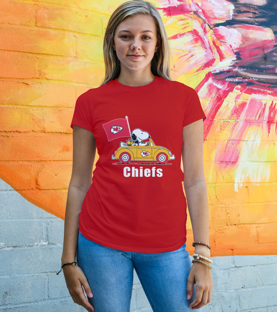 Kansas City Chiefs Snoopy Riding With Woodstock In Yellow Car T-Shirt