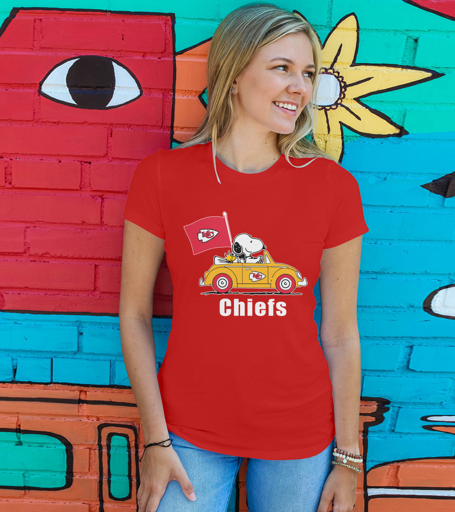 Kansas City Chiefs Snoopy Riding With Woodstock In Yellow Car T-Shirt