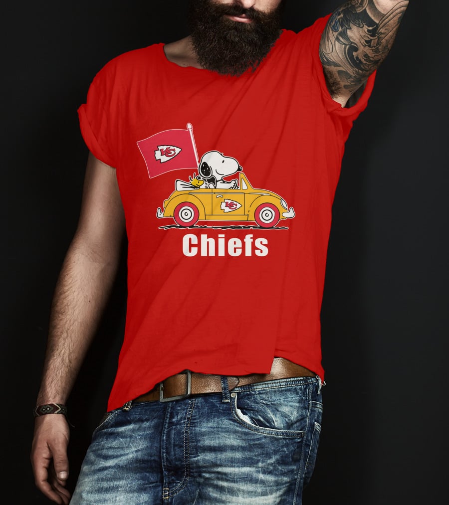 Kansas City Chiefs Snoopy Riding With Woodstock In Yellow Car T-Shirt