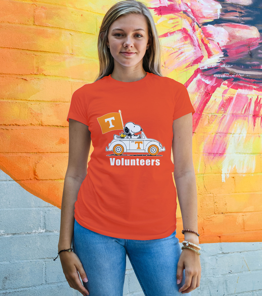 Tennessee Volunteers Snoopy Driving With T Flag T-Shirt