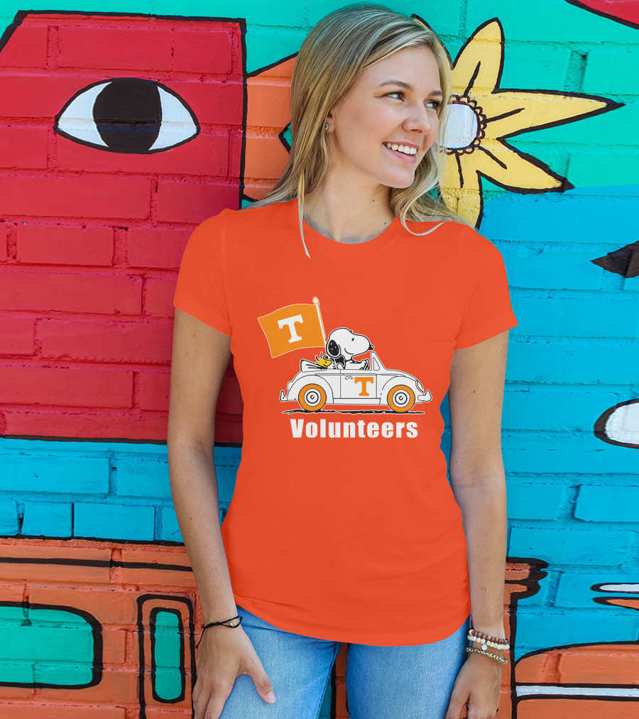 Tennessee Volunteers Snoopy Driving With T Flag T-Shirt