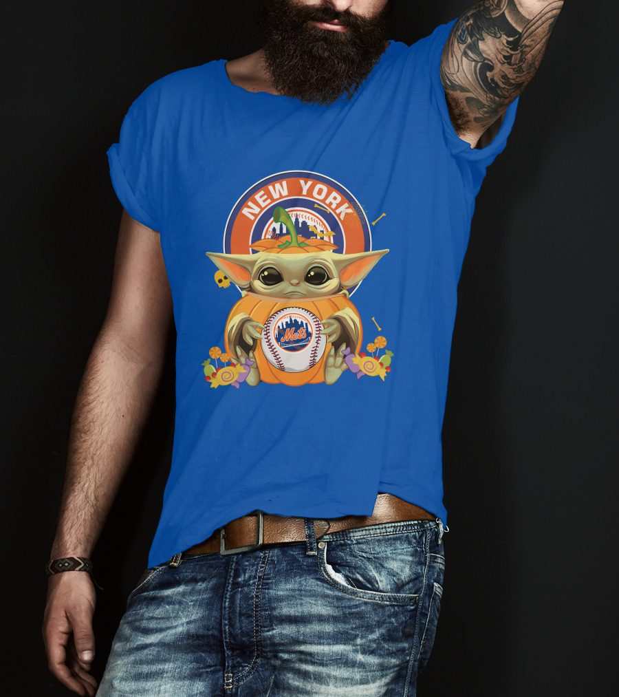 Halloween Pumpkin Baby Yoda Holding New York Mets Baseball With City Skyline T-Shirt