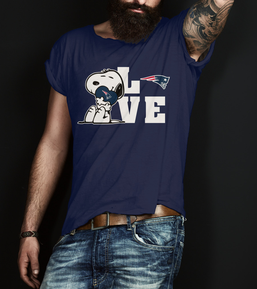 Snoopy Hugging New England Patriots Love T-Shirt