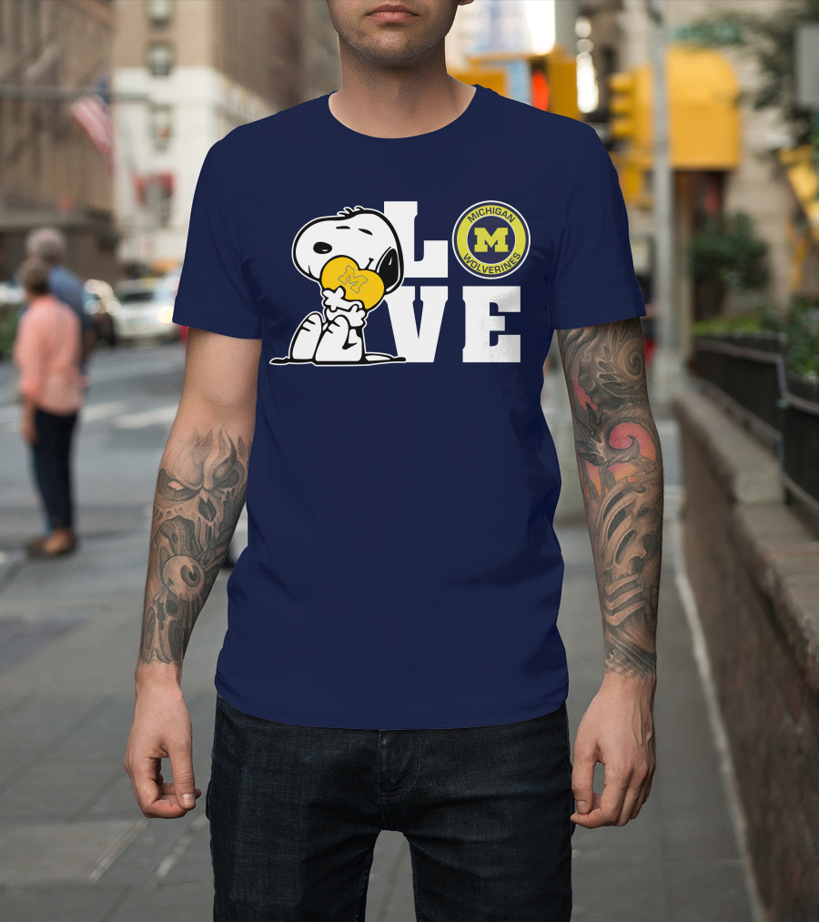 Snoopy Love Michigan Wolverines Peanuts Football T-Shirt