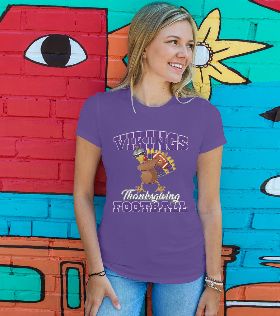 Vikings Thanksgiving Football Turkey Holding Minnesota Logo Ball T-Shirt