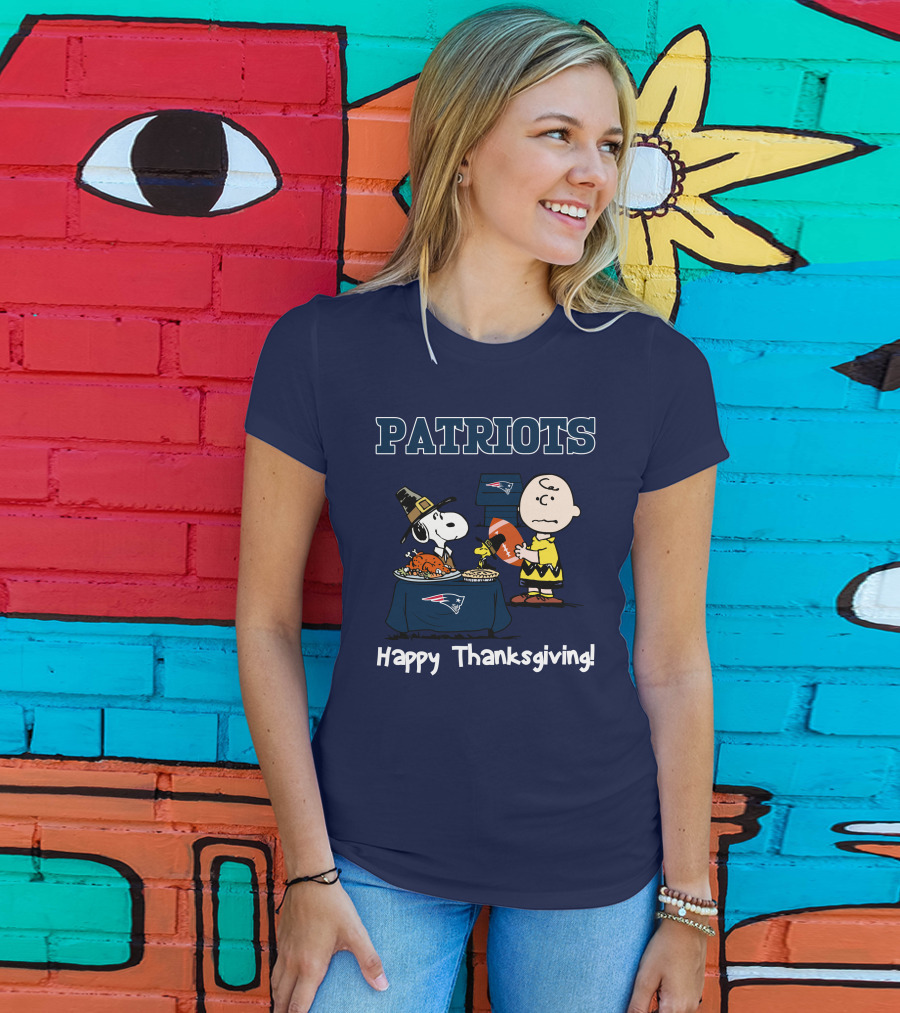 New England Patriots Snoopy Charlie Brown Happy Thanksgiving Football T-Shirt