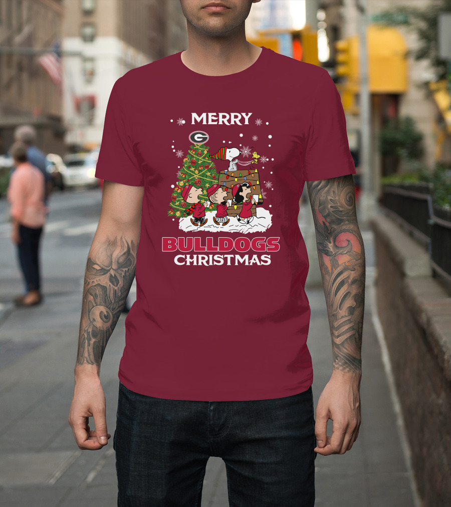 Merry Georgia Bulldogs Christmas Tree Peanuts Holiday Scene T-Shirt