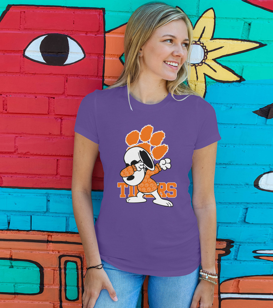 Snoopy Dabbing Clemson Tigers Paw Prints T-Shirt