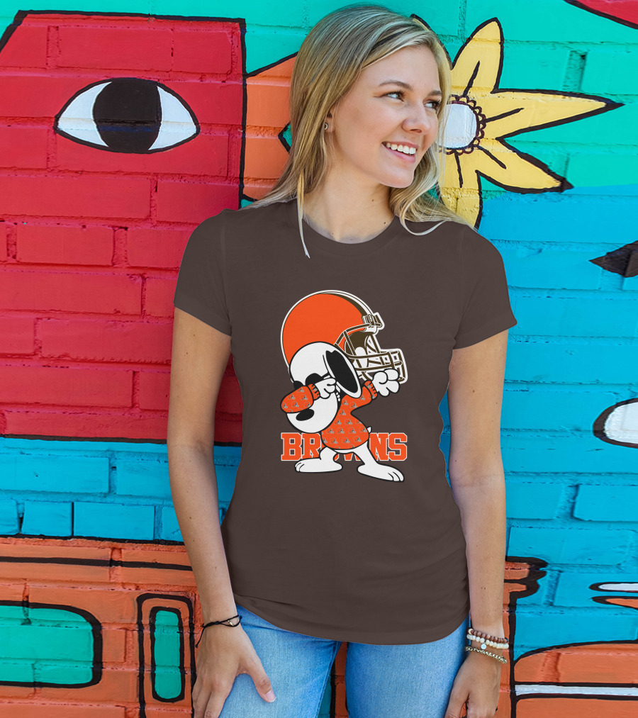 Cleveland Browns Snoopy Dabbing Football Helmet T-Shirt