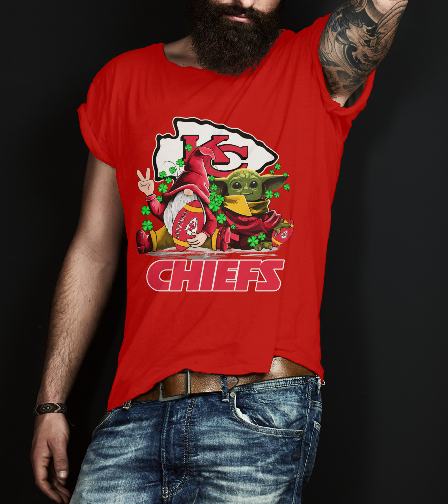 Kansas City Chiefs Leprechauns Gnomes Baby Yoda Hug T-Shirt