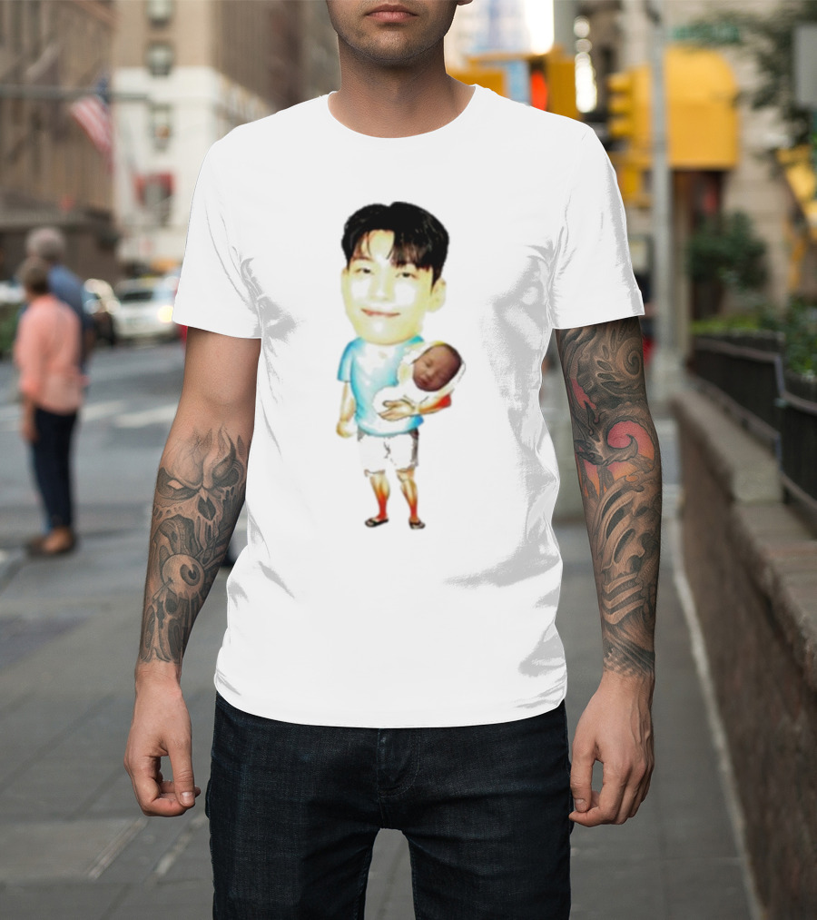 Papa Front Man Squid Game Player 222 Wi Ha Carrying Baby T-Shirt