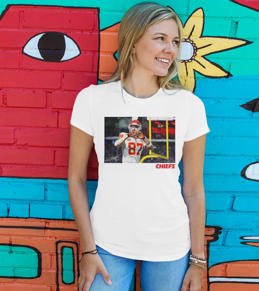 Travis Kelce 87 Kansas City Chiefs Heart Gesture Signature T-Shirt