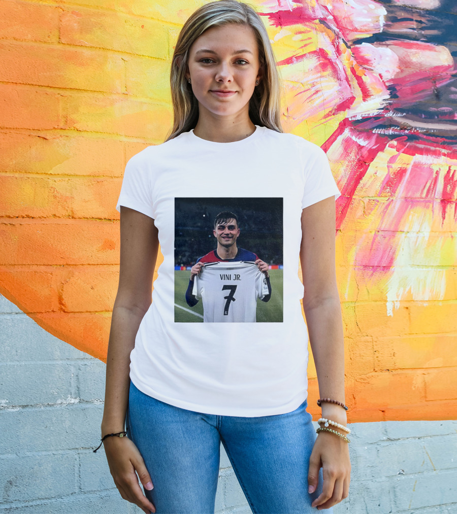Pedri Holding Vini Jr 7 Jersey La Liga Real Madrid T-Shirt