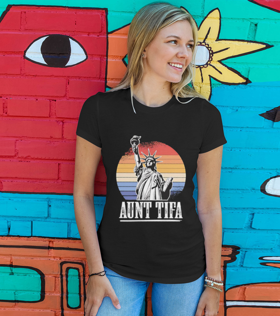 Statue Of Liberty Aunt Tifa Vintage Retro Stripes T-Shirt