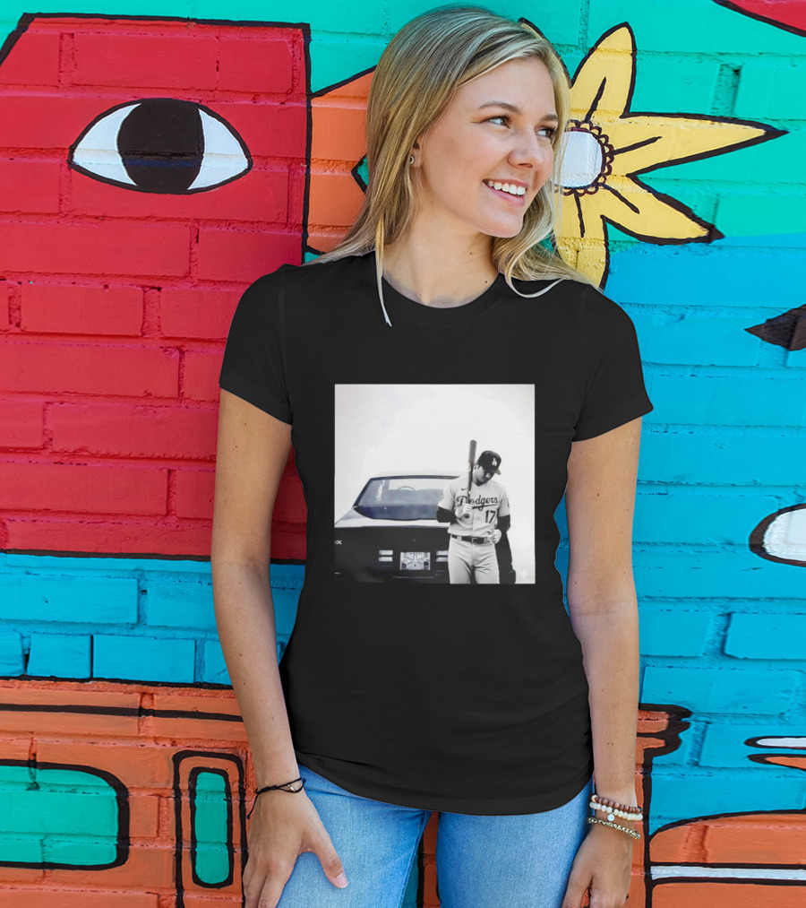 Shohei Ohtani Los Angeles Dodgers Baseball Pose Vintage Car Scene T-Shirt