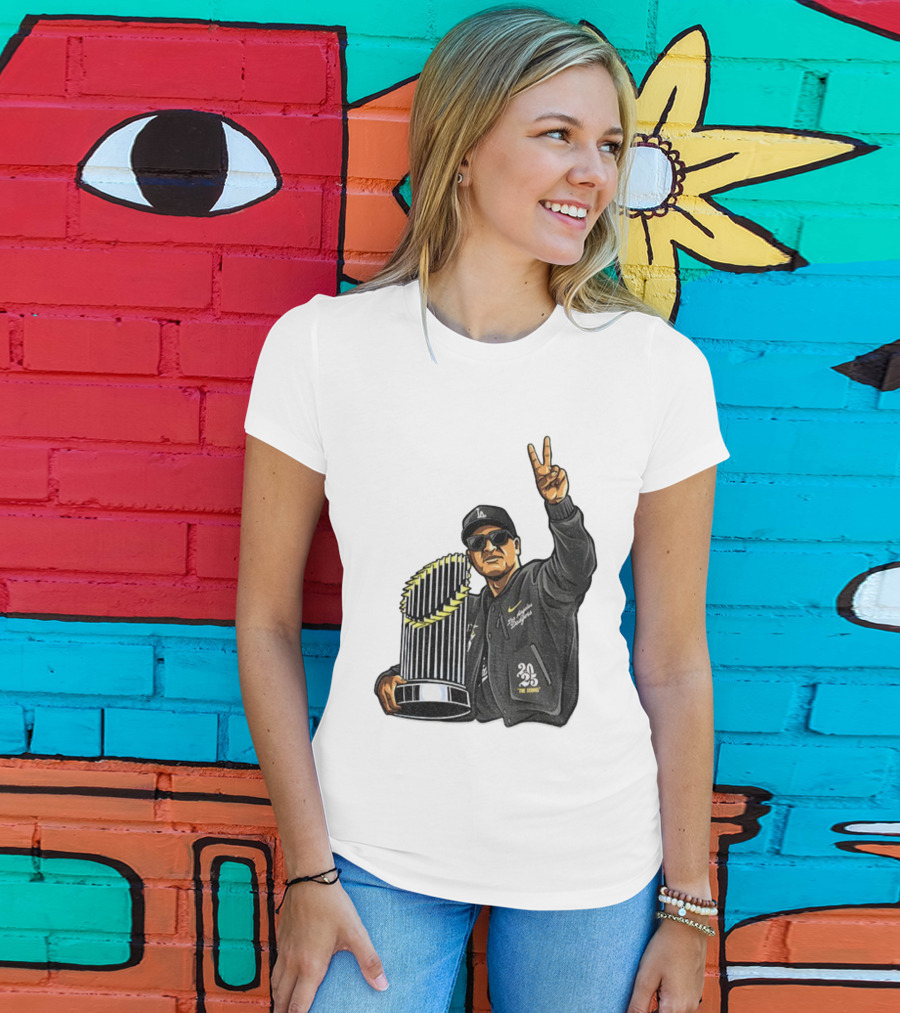 Dave Roberts Los Angeles Dodgers World Series Trophy 2025 Victory Sign T-Shirt