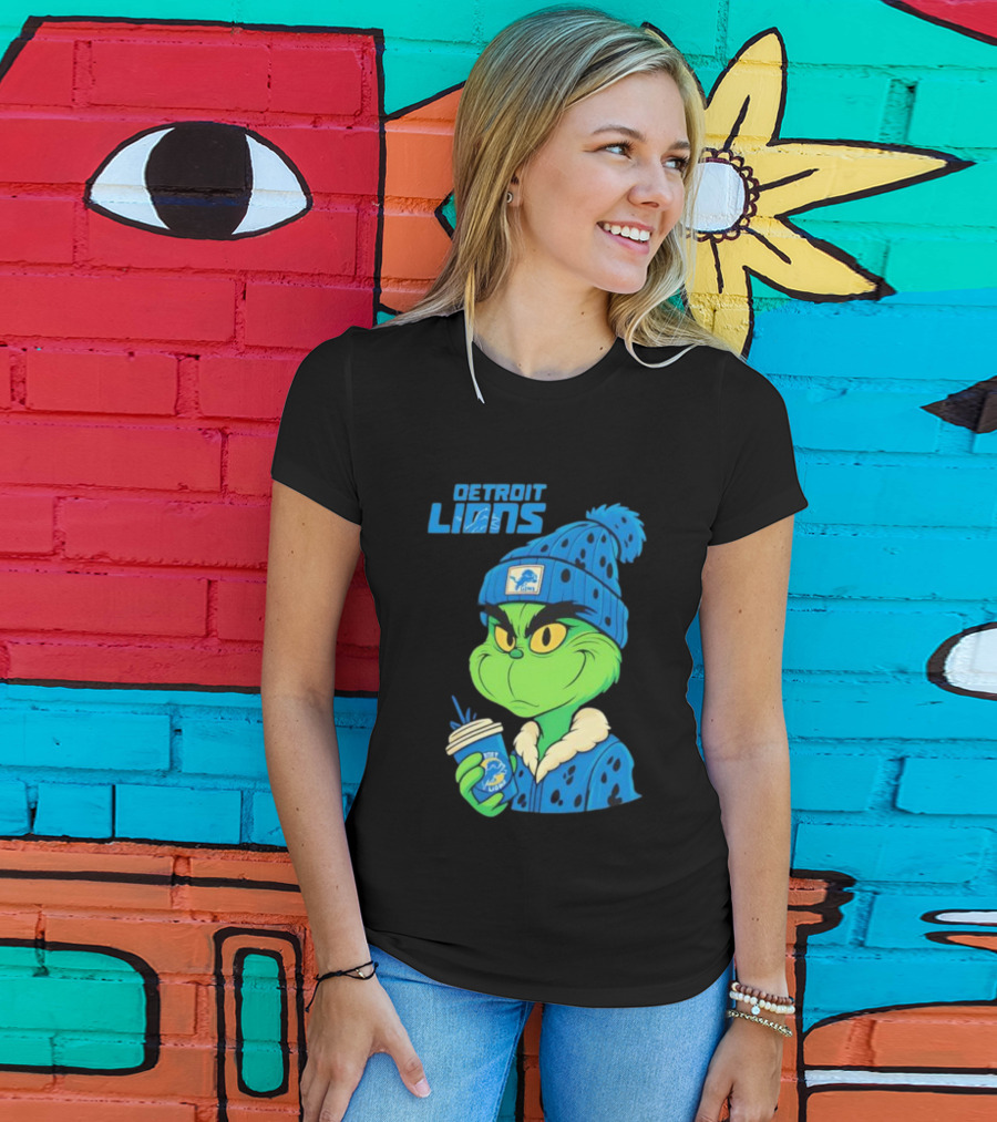 Detroit Lions Grinch Christmas Hat Coffee Cup T-Shirt