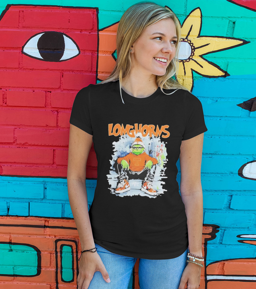 Texas Longhorns Christmas 2025 Grinch Sitting On Steps T-Shirt