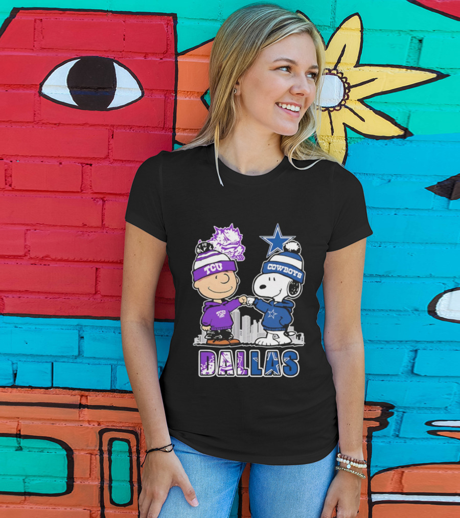 Charlie Brown Snoopy TCU Horned Frogs Dallas Cowboys Fist Bump Skyline T-Shirt
