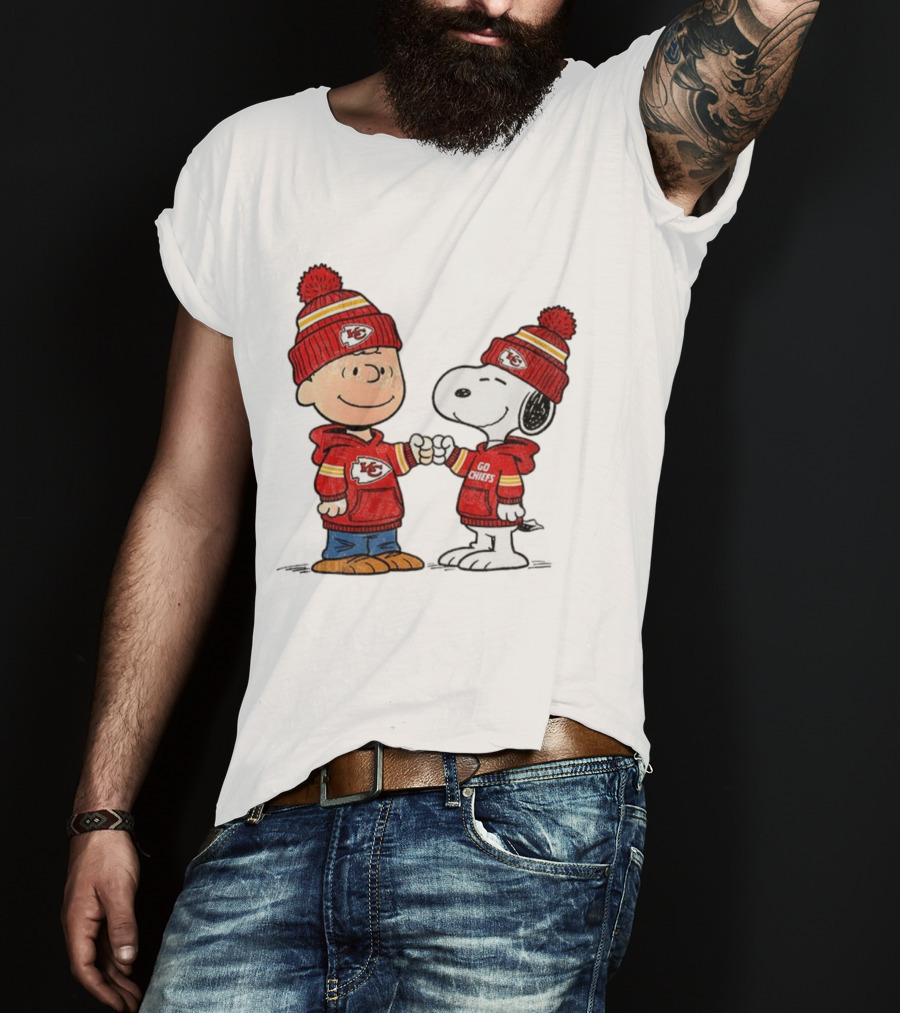 Charlie Brown Snoopy Go Chiefs Kansas City Super Bowl Fist Bump T-Shirt