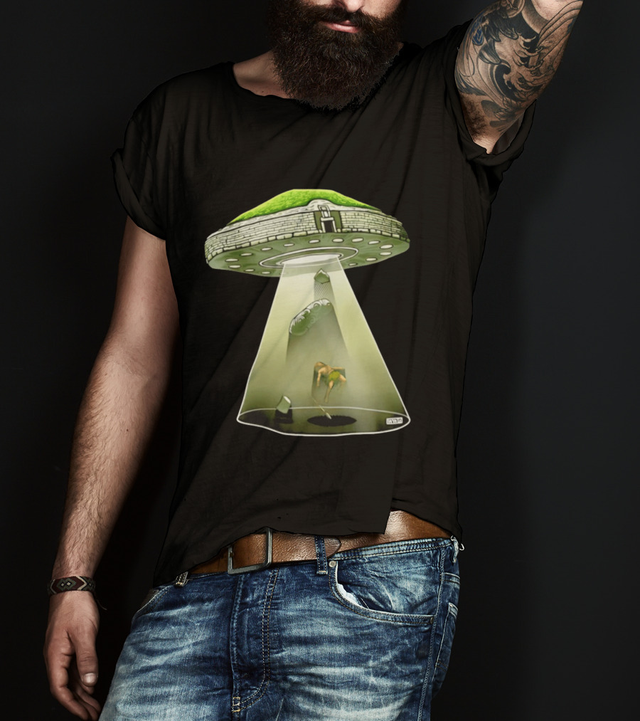 Newgrange UFO Encounter Ancient Aliens UAP Beam T-Shirt