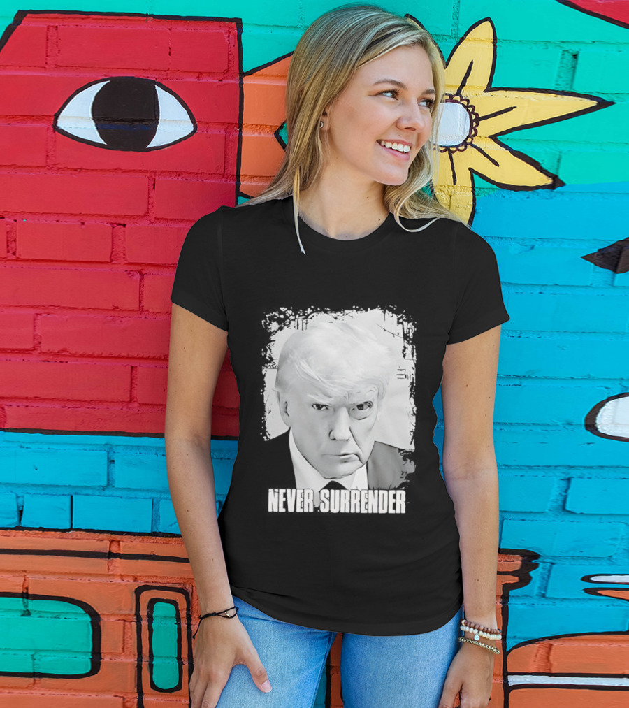 Never Surrender Donald Trump Black And White T-Shirt