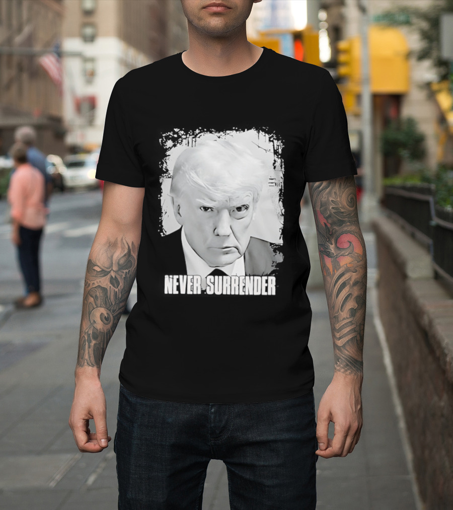 Never Surrender Donald Trump Black And White T-Shirt