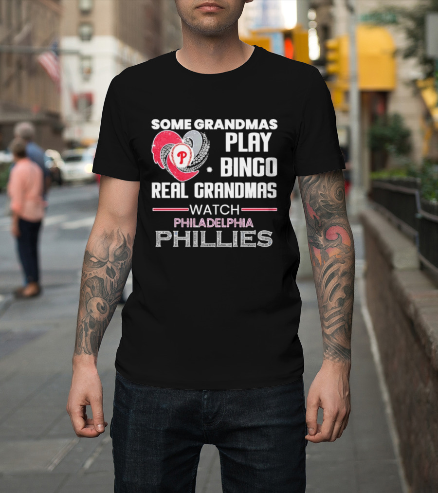 Some Grandmas Play Bingo Real Grandmas Philadelphia Phillies T-Shirt