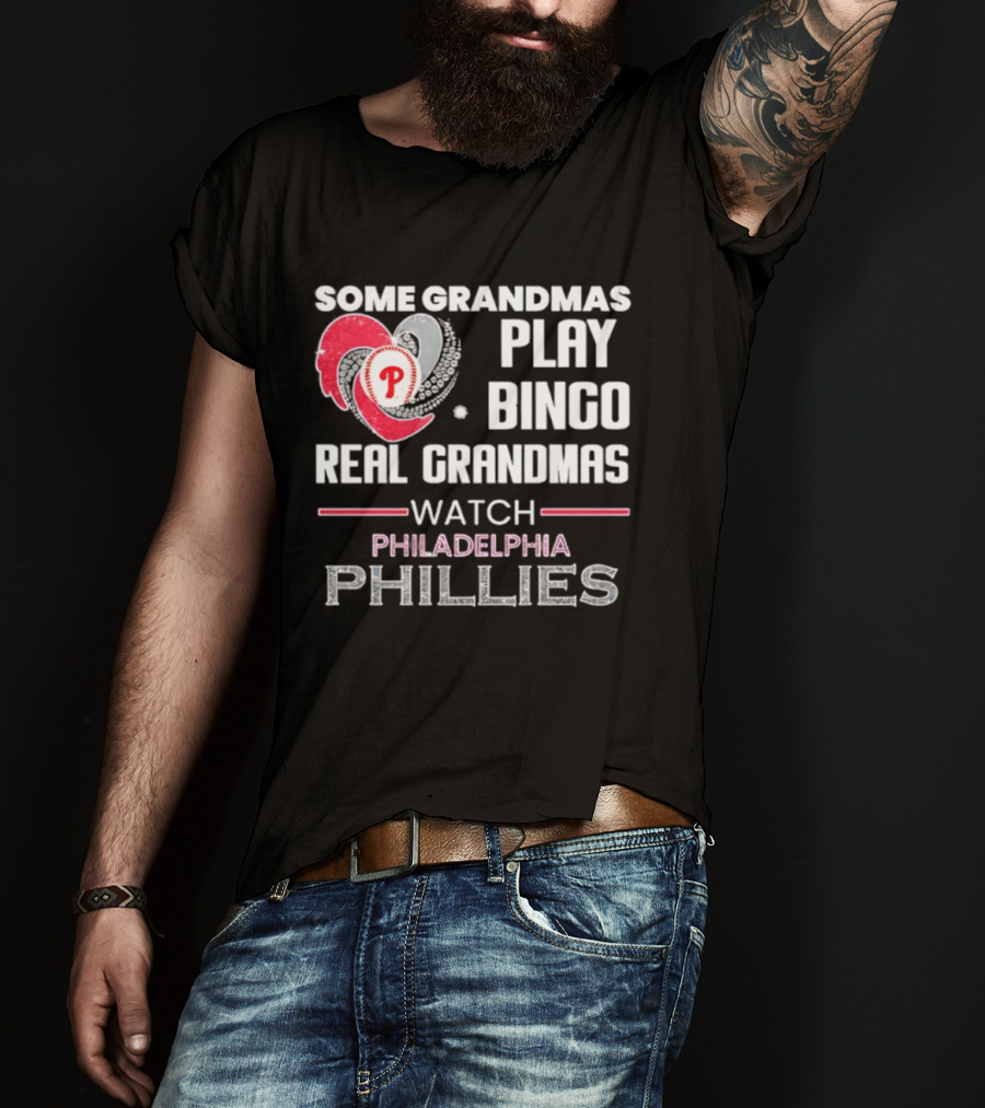 Some Grandmas Play Bingo Real Grandmas Philadelphia Phillies T-Shirt