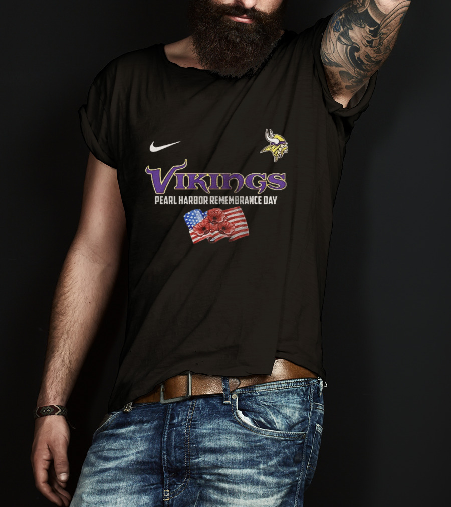 Vikings We Remember Pearl Harbor Poppies And American Flag T-Shirt