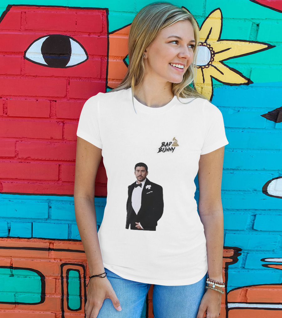 Bad Bunny Grammys Debi Tirar Mas Fotos Album Of The Year T-Shirt