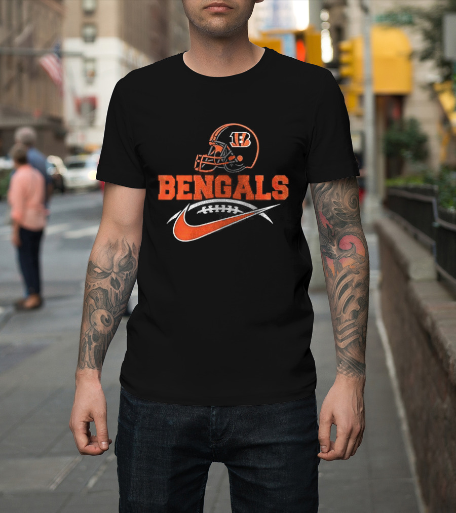 Cincinnati Bengals B Helmet BENGALS Nike Stylized T-Shirt