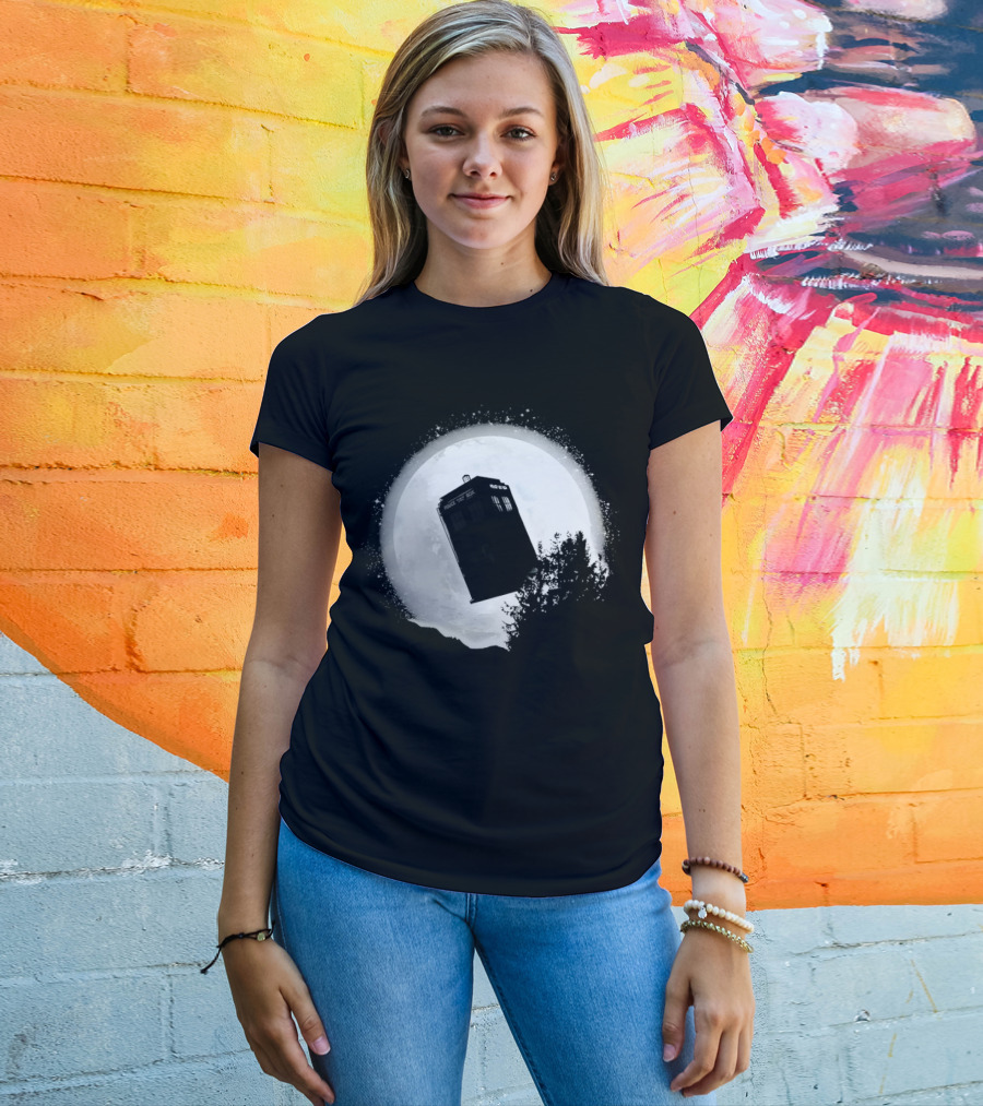Tardis Doctor Who Moonlight Time Machine Iconic Sci Fi Police Box T-Shirt