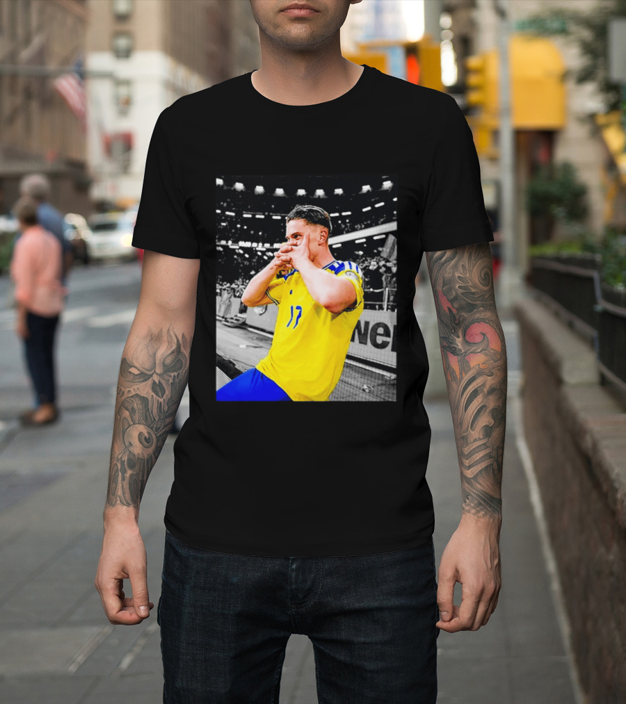 Viktor Gyokeres Sweden Yellow Soccer Jersey Celebration T-Shirt
