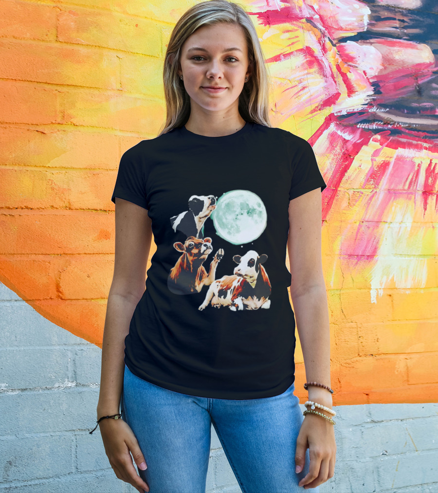 Cow Howling At Moon With Three Cows And Full Moon Scene T-Shirt